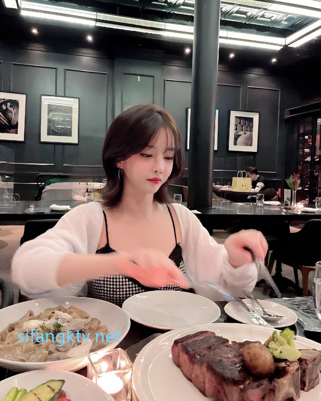 【2023_09_30】My_master_playing_with_my_boobs_I'm_getting_so_horny.m4v